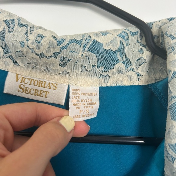 Vintage Victoria's Secret Turquoise Satin Sleep Dress with Lace Collar Small - Picture 2 of 3